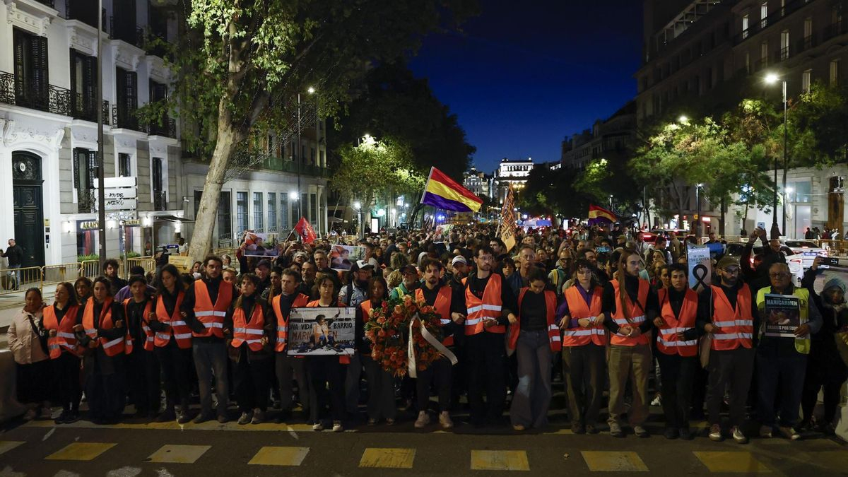 Miles de personas marchan en Madrid hasta la casa de Maricarmen para rendirle homenaje
