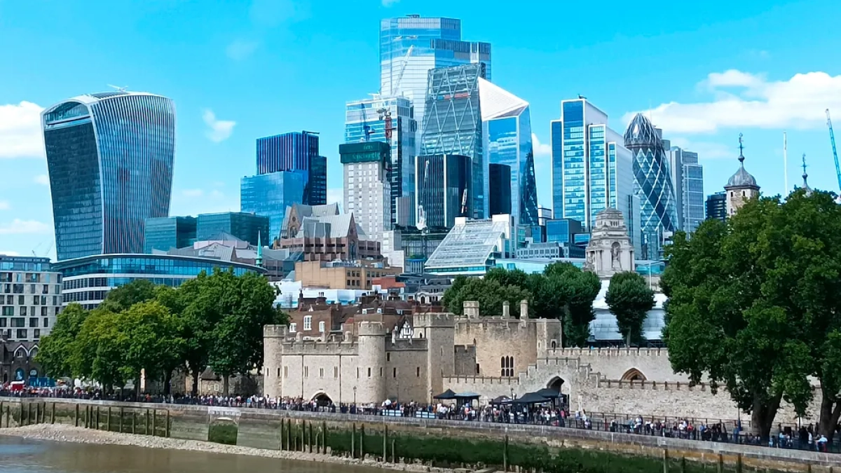 London offices offer yields of 5.25% in the City