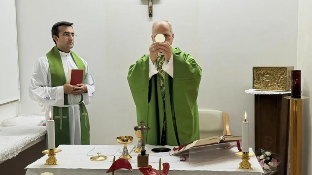 Pope Leo leaves hospital after surgery to remove lung tumour