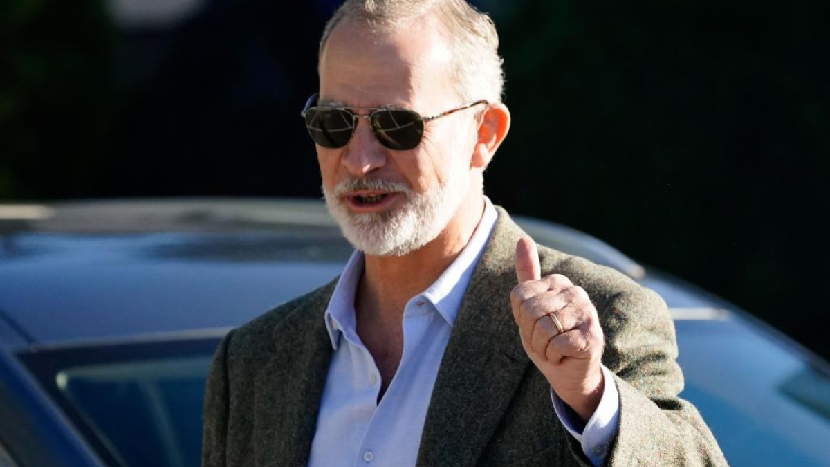 El rey Felipe VI abandona la clínica tras someterse a una operación de cataratas en Oviedo