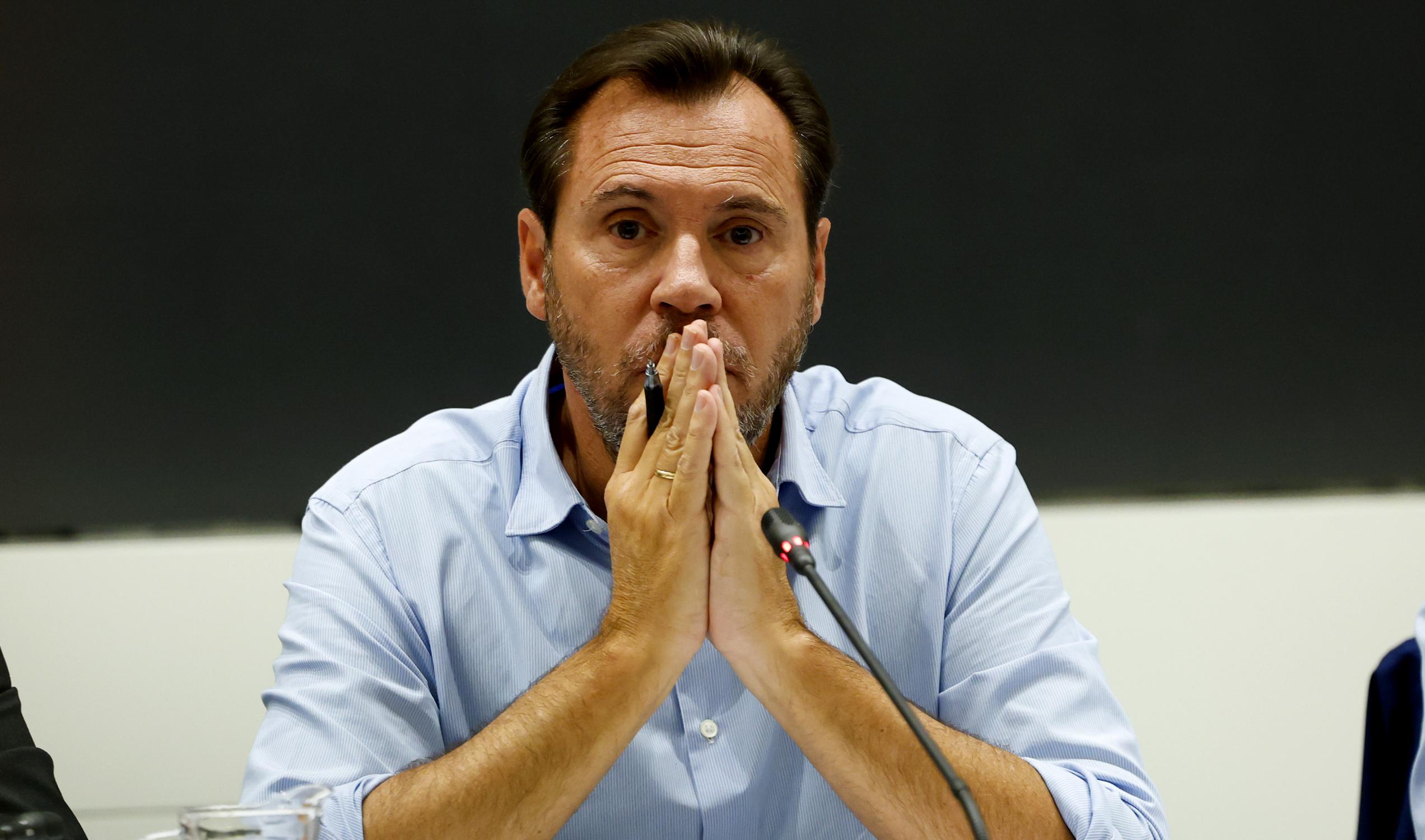 El ministro de Transportes, Óscar Puente durante una rueda de prensa celebrada este viernes en Madrid para informar sobre el accidente ferroviario de Urda (Toledo) en el que han muerto 69 personas.