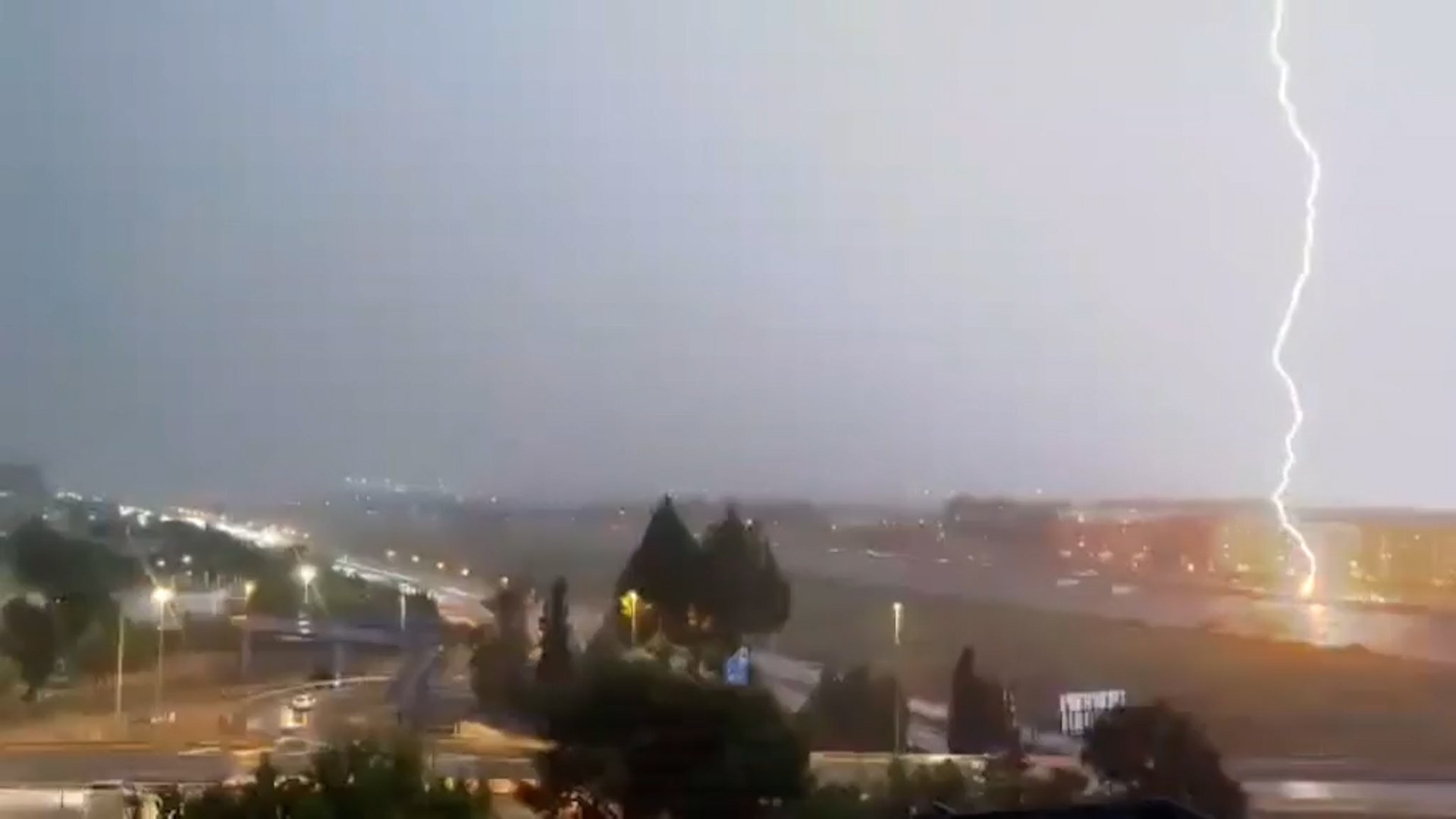 El temporal de lluvias torrenciales en Barcelona y Valencia deja un muerto