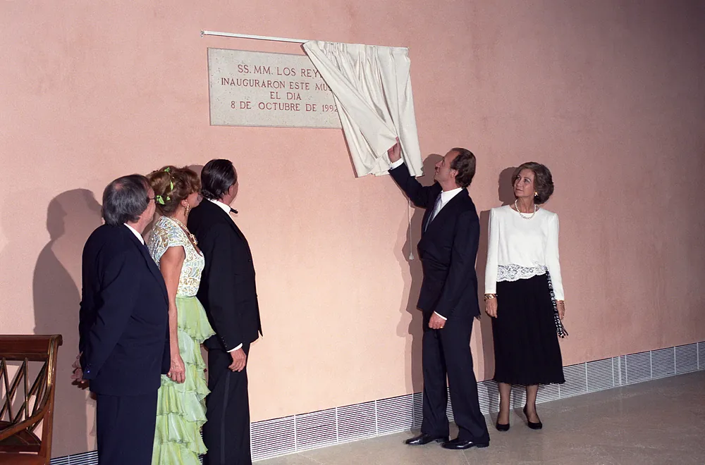 Los Reyes Juan Carlos I y Sofía inauguraron, juntos a los barones Thyssen-Bornemisza, el museo en 1992.