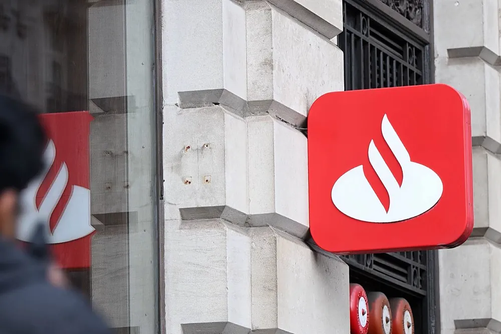 Santander comienza a negociar un ERE en sus filiales tecnológicas.