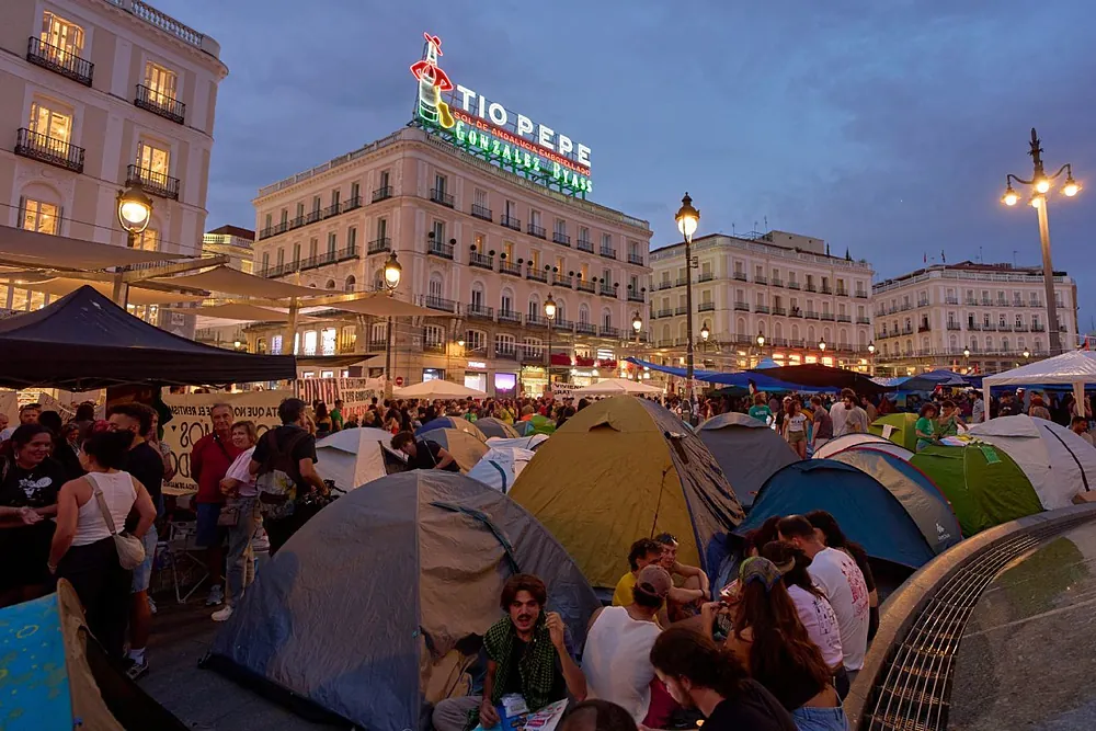 Manifestantes en la Puerta del Sol.