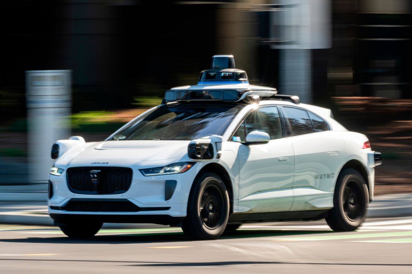 Coche autónomo de Waymo.