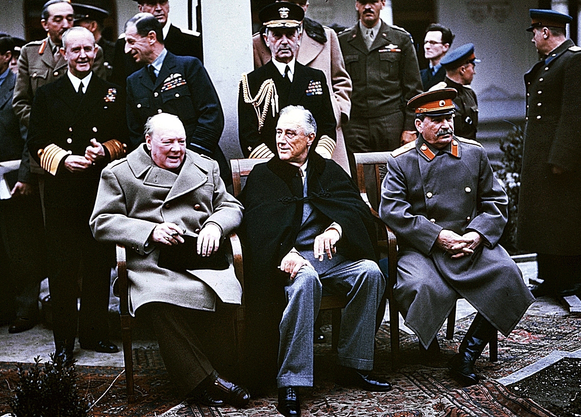 Winston Churchill, Franklin D. Roosevelt y Iósif Stalin se reunieron en febrero de 1945 en Yalta (Crimea).