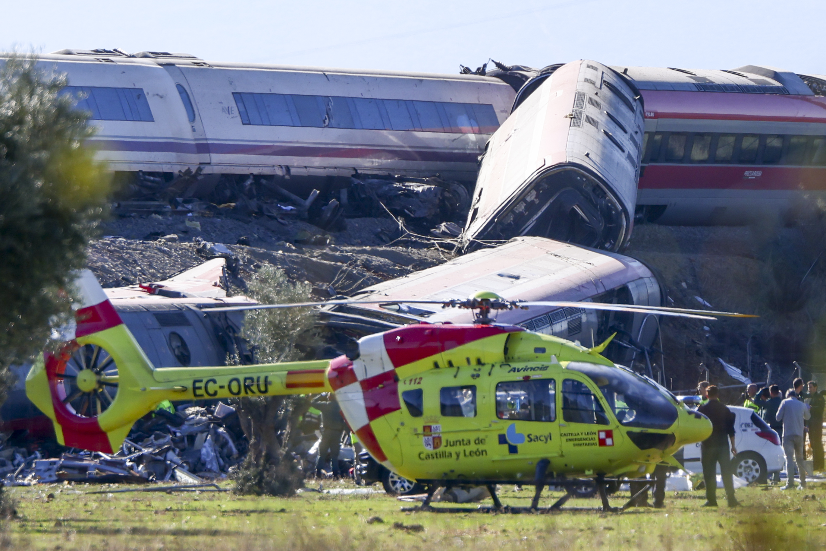 Dos trenes de alta velocidad, uno de Renfe y otro de Iryo, han colisionado a primera hora de este miércoles a la altura de la estación de Urda (Toledo), donde al menos hay diez fallecidos.&nbsp;&nbsp;