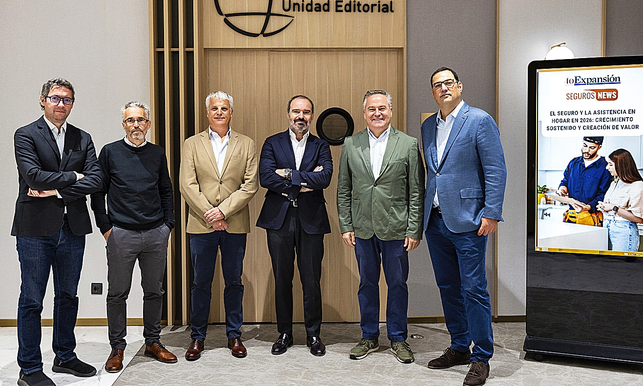 Carlos Sánchez, redactor de SegurosNews y moderador del evento; Josep María Monell, director técnico de BanSabadell Seguros Generales; Mario Pérez, ‘head comercial’ de Hogar &amp; Easy Living de Allianz Partners; Ricardo Gomar, director general de ServiHogar 24h (Grupo RACC); Ignacio Díaz-Pinés, director general de onRed, y Pablo Valdés, director general de Veta +.