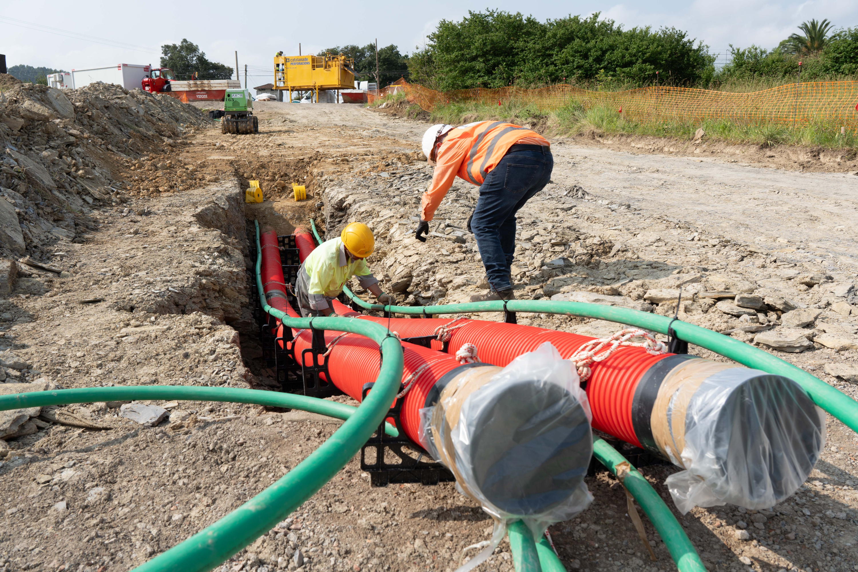 Instalación de los cables subterráneos de la interconexión eléctrica con Francia por el Golfo de Bizkaia.
